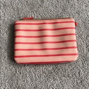 Coral pouch